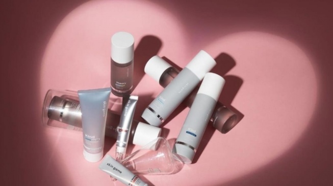 3 Produk Basic Skincare dari Skin Game, Serumnya Berwarna Pink!