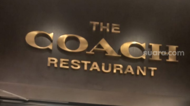 Menikmati Pengalaman Kuliner Bergaya New York di The Coach Restaurant Pertama di Dunia