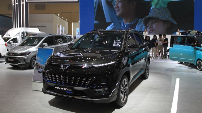 Mengupas Teknologi Hybrid Wuling Almaz RS Pro Menurut Konsumennya