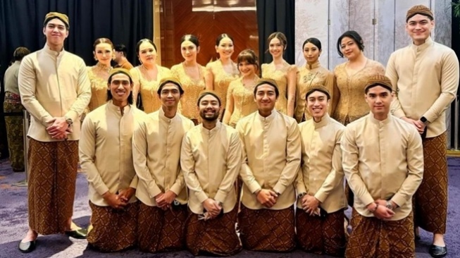 Adu Gaya Bridesmaid Groomsmen Thariq dan Aaliyah (instagram/@elelrumi)