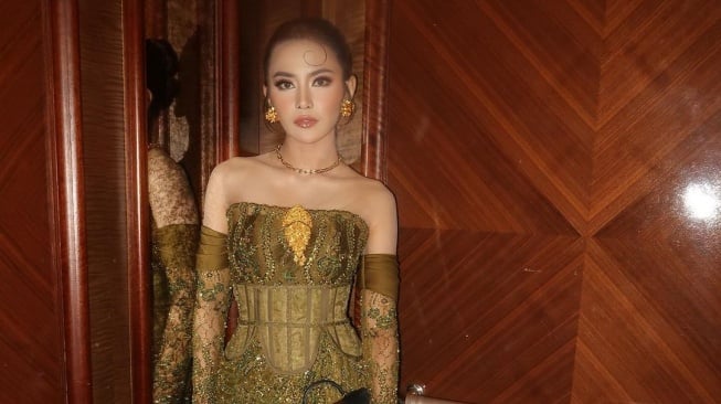 Bikin Elegan, Total Harga Perhiasan Mahalini saat Jadi Bridesmaid Aaliyah Massaid Tak Capai Rp15 Juta!