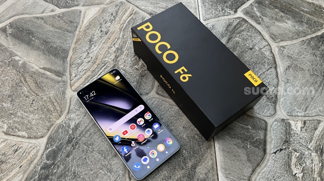 Review Poco F6. [Suara.com/Dicky Prastya]