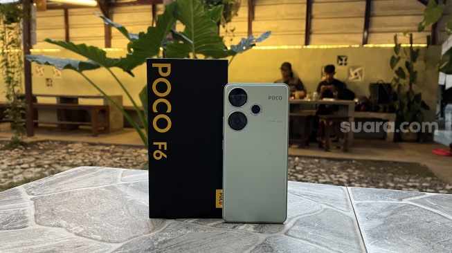 Review Poco F6. [Suara.com/Dicky Prastya]