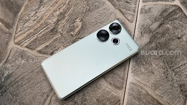 Review Poco F6. [Suara.com/Dicky Prastya]