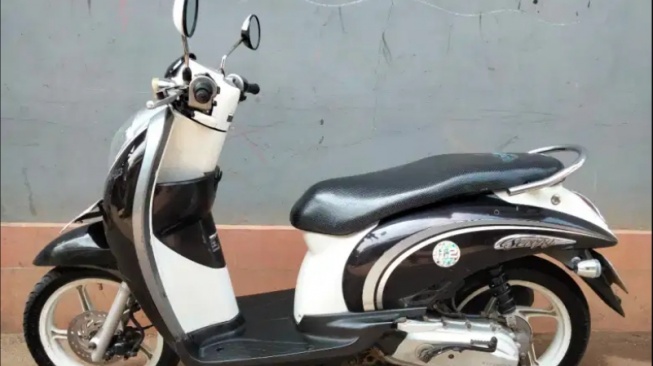 Honda Scoopy generasi pertama 2010, mesin karburator (Olx)