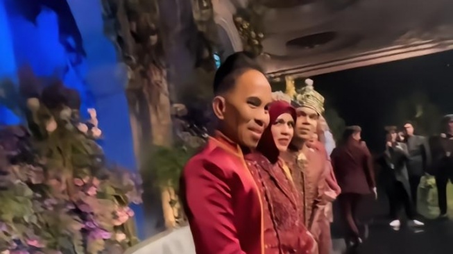 Heboh diduga foto penampakan di acara resepsi Thariq Halilintar dan Aaliyah Massaid (TikTok/julyajuga)