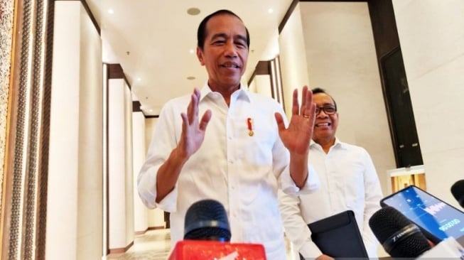 CEK FAKTA: Presiden Jokowi Bagi-bagi Uang Rp500 Juta Jelang Akhir Masa Jabatan