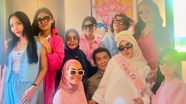 Momen Kejutan Baby Shower Syahrini (Instagram/@princessyahrini)