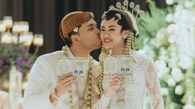 Thariq Halilintar dan Aaliyah Massaid sah menjadi suami-istri. [Instagram]