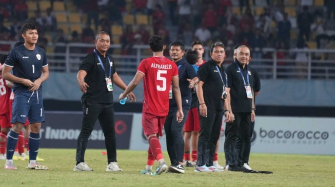 Timnas Indonesia U-19 saat menghadapi Malaysia U-19 dalam laga semifinal Piala AFF U-19 2024 di Stadion Gelora Bung Tomo (GBT), Surabaya, Jawa Timur, Sabtu (27/7/2024) malam WIB. [Dok. PSSI]