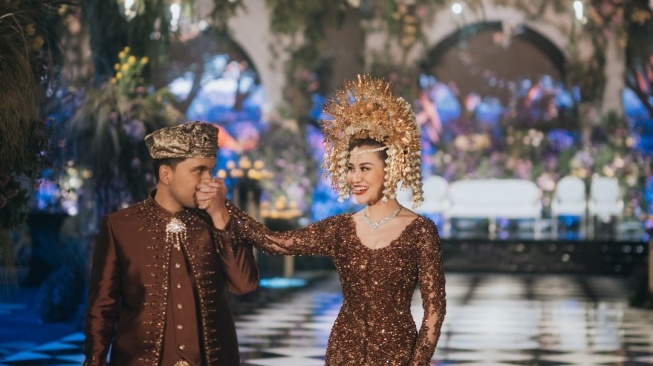 Potret acara resepsi pernikahan Aaliyah Massaid dan Thariq Halilintar (Instagram/thariqhalilintar)