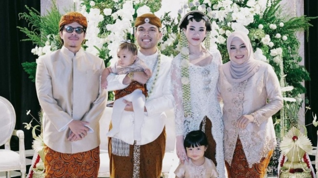 Keluarga Atta Halilintar di Pernikahan Thariq Halilintar dan Aaliyah Massaid(instagram.com/attahalilintar)