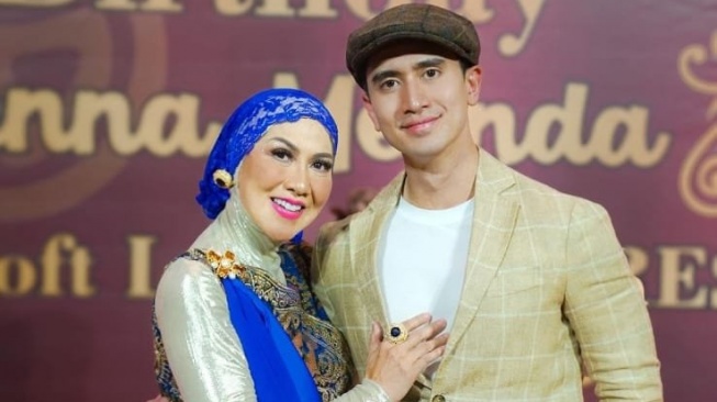 Verrell Bramasta rayakan pesta ulang tahun Venna Melinda yang ke-52 (Instagram/@bramastavrl)