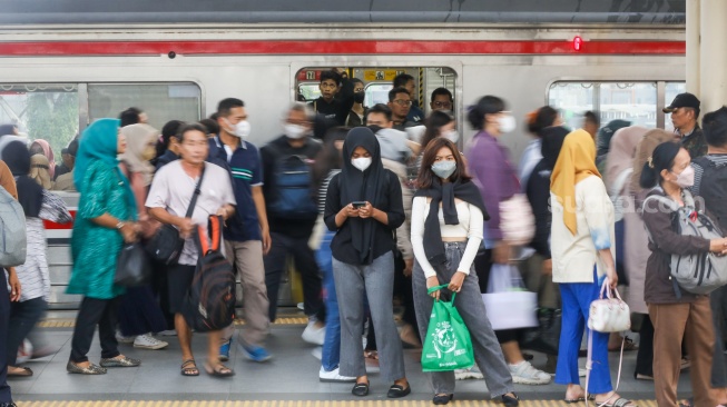 Penumpang KRL Jabodetabek Capai Rekor Tertinggi, Tembus 1 Juta/Hari