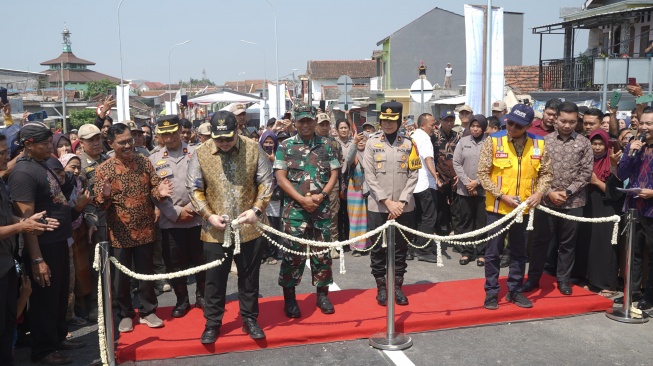 Resmi Dibuka, Mas Dhito Ajak Masyarakat Rawat Jembatan Jongbiru