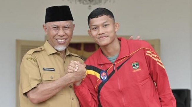 Gubernur Sumbar Puji Kiper Terbaik Piala AFF U-19 2024 Ikram Alghifari: Motivasi Anak-anak Muda di Ranah Minang!