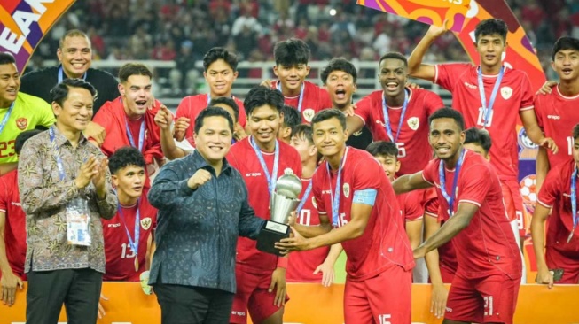 Timnas Indonesia U-19 juara Piala AFF U-19 2024 usai mengalahkan Thailand 1-0 di babak final yang berlangsung di Stadion Gelora Bung Tomo (GBT), Surabaya, Jawa Timur, Senin (29/7/2024) malam WIB. [Dok. PSSI]