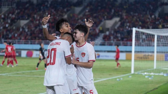 Bek Timnas Indonesia U-16, Matthew Baker (kanan) dipanggil Timnas Australia untuk persiapan Kualifikasi Piala Asia U-17 2025. [Dok. PSSI]