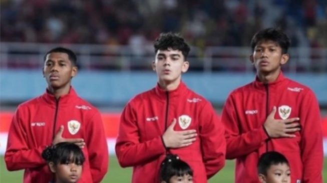 Matthew Baker tanggapi undangan timnas Australia dengan pasang foto berselimutkan bendera merah putih. (Suara.com)