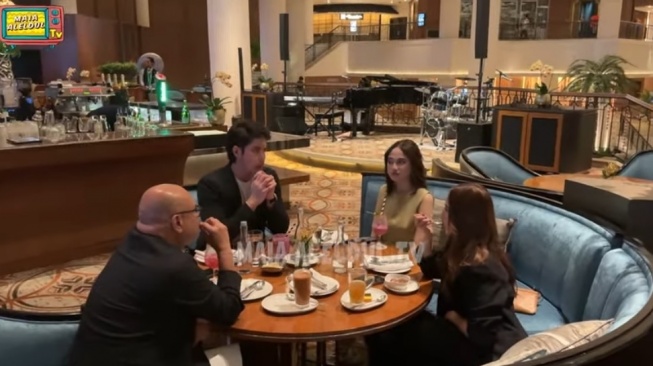 Syifa Hadju dinner bersama El Rumi, Irwan Mussry, dan Tissa Biani [YouTube/MAIA ALELDUL TV]