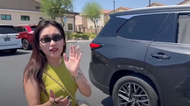 Mobil Ayu Ting Ting dirampok saat liburan di Amerika Serikat (YouTube/Qiss You TV)