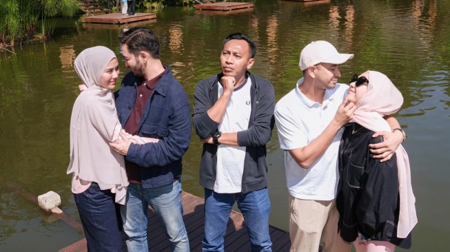 OOTD Nagita Slavina saat berada di Dusun Bambu Lembang Bandung (Instagram/raffinagita1717)