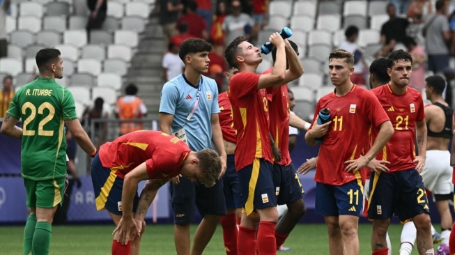 Para pemain Spanyol bereaksi di akhir pertandingan sepak bola putra Grup C Olimpiade 2024 antara Spanyol vs Mesir di Stadion Bordeaux di Bordeaux pada 30 Juli 2024.Philippe LOPEZ / AFP