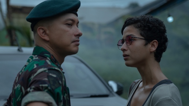 Nicholas Saputra dan Putri Marino di film Kabut Berduri. [Instagram]