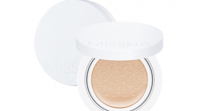 Missha Magic Cushion Moist Up: Cushion Melembapkan untuk Kulit Kering