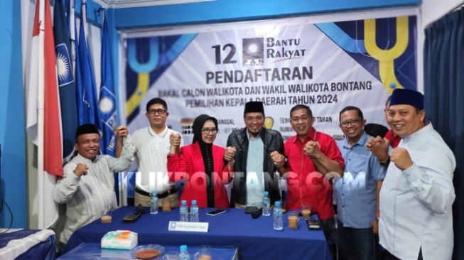 Najirah - Aswar saat berada di DPD PAN Bontang. [KlikKaltim.com]