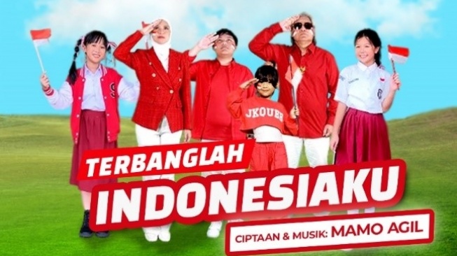 Delia Septianti menyanyikan lagu "Terbanglah Indonesiaku" yang merupakan lagu ciptaan ayahnya sendiri, Mamo Agil. [GNP Music]