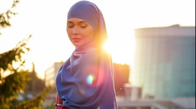 Perempuan Berhijab Rentan Kekurangan Vitamin D, Dokter Kasih Solusi Agar Asupan Tercukupi