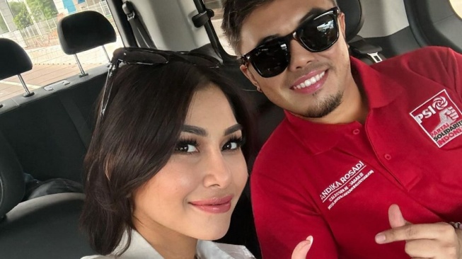 Potret Nisya Ahmad dan Andika Rosadi (Instagram/arosadi)