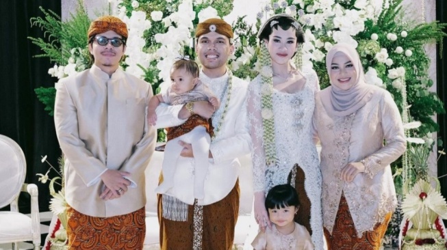 Perbedaan Mencolok Bulan Madu Atta-Aurel dan Thariq-Aaliyah, Ada yang Malah Bawa Tim