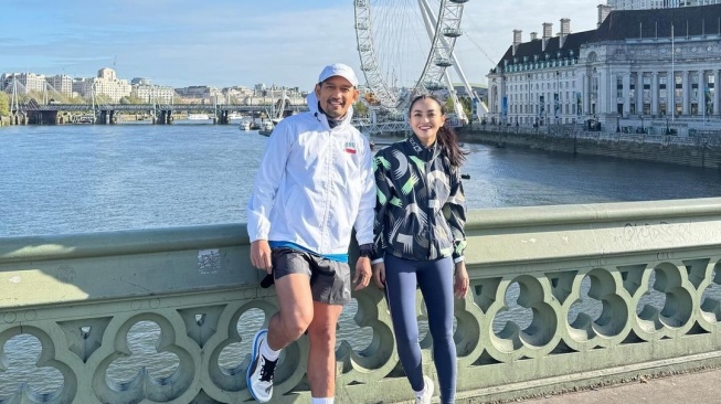 Ibnu Jamil dan Ririn Ekawati mengikuti ajang lari marathon di London, Inggris. [Instagram]