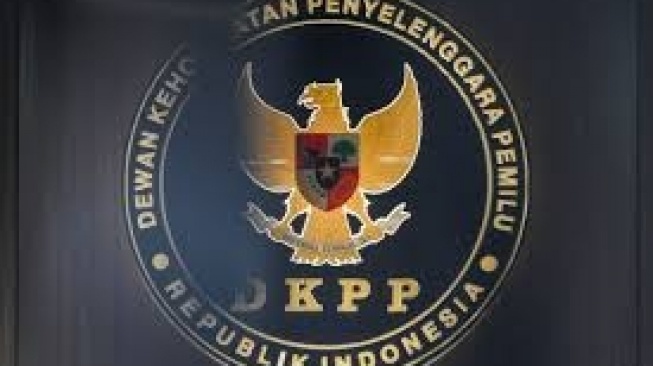 DKPP periksa mantan Ketua Bawaslu Kabupaten Pasaman yang diadukan karena diduga melakukan pelanggaran Kode Etik Penyelenggaraan Pemilu (KEPP).