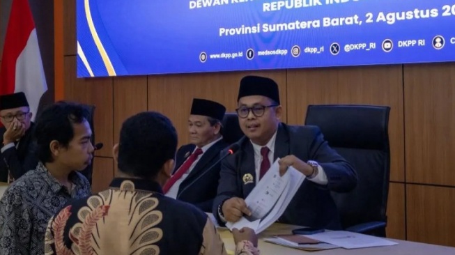 Dugaan Pelanggaran Etik, Mantan Ketua Bawaslu Pasaman Diperiksa DKPP