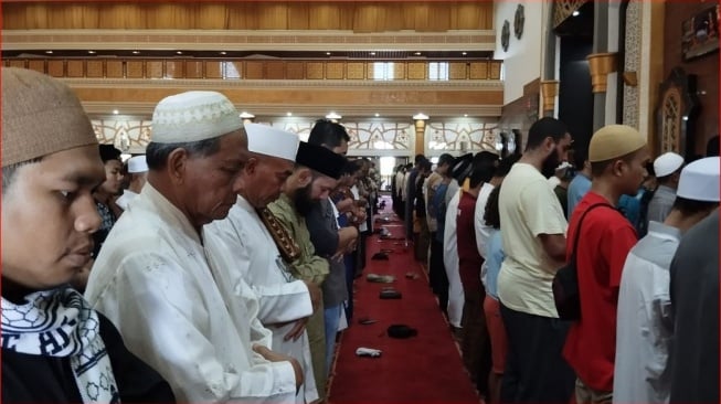 Ikuti Imbauan Jusuf Kalla, Masjid di NTB Sholat Gaib Untuk Pemimpin Hamas Ismail Haniyeh