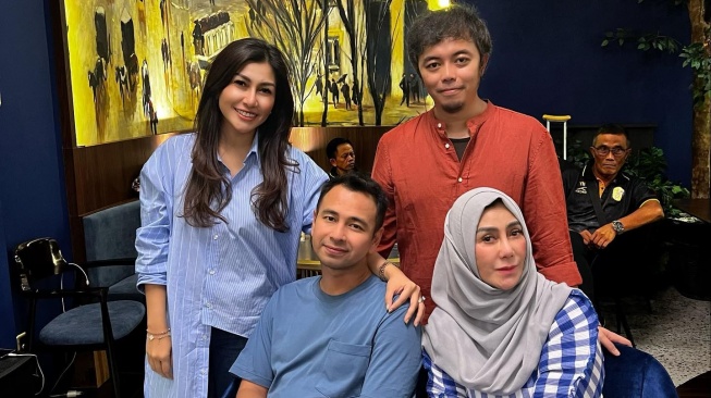 Nisya Ahmad, Andika Rosadi, Raffi Ahmad, Amy Qanita. [Instagram/nissyaa]