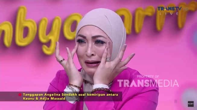 Angelina Sondakh menangis cerita Adjie Massaid (YouTube)