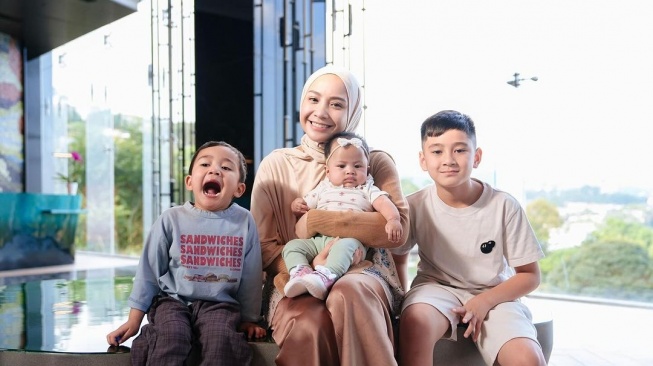 Potret Nagita Slavina, Rafathar Malik Ahmad, Rayyanza Malik Ahmad, dan Baby Lily (Instagram/raffinagita1717)