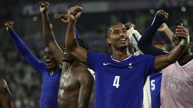 Dalam pertandingan perempat final Olimpiade Paris 2024 yang berlangsung sengit di Nouveau Stade de Bordeaux, Timnas Prancis U-23 berhasil mengamankan tiket ke babak semifinal setelah mengalahkan rival beratnya, Argentina U-23, dengan skor tipis 1-0. (AFP)