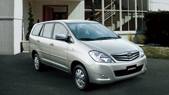 Toyota Innova generasi pertama. (Favcars)