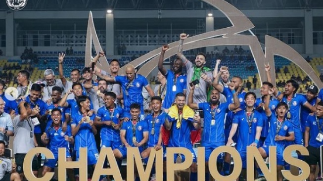 Arema FC tampil dominan sejak awal Piala Presiden 2024 dan akhirnya meraih trofi juara, membuktikan taring Tim Singo Edan masih tajam.[Instagram Arema FC]