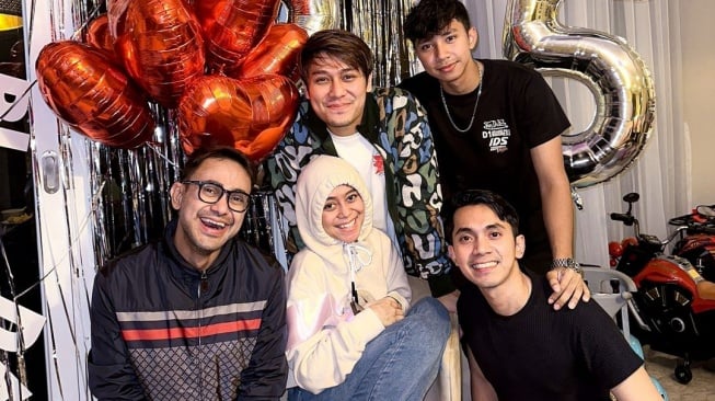 Ramzi, Ady Sky, Arie Nugroho, Lesti Kejora, dan Rizky Billar.. [Instagram/adysky99]