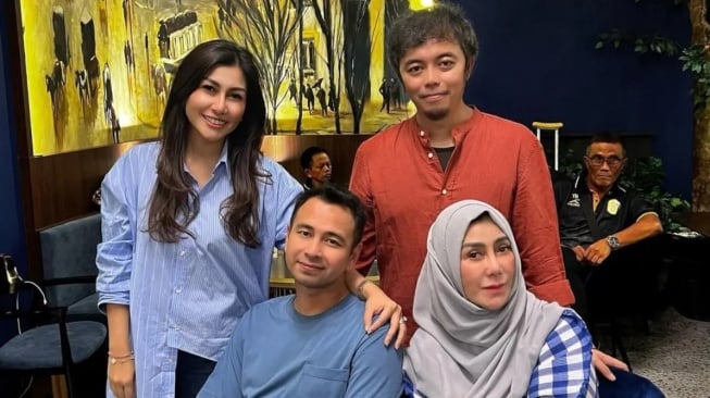 Rumor Mertua Nisya Ahmad Tajir Melintir, Netizen: Tapi Kok Dulu Mereka Tinggal di Rumah Raffi?