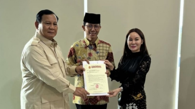 Sah! Prabowo Subianto Rekomendasikan Langsung Amsakar Achmad dan Li Claudia Chandra untuk Pilkada Batam