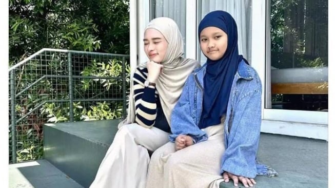 Inara Rusli Curhat soal Pasangan ke Starla, Kaget Ternyata Putrinya Sudah Dewasa