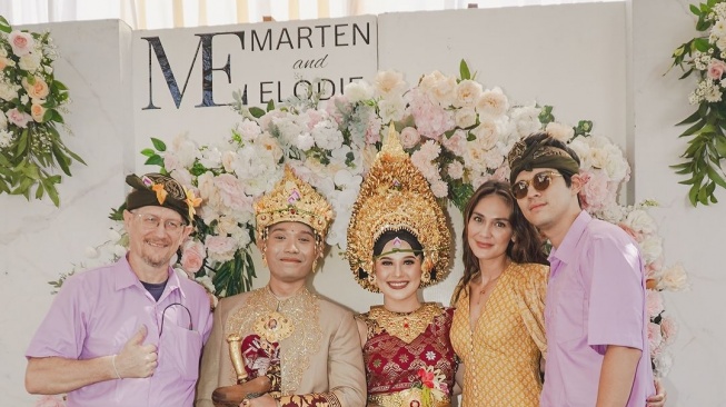 Luna Maya hadir di pernikahan adik Maxime Bouttier. (Instagram)