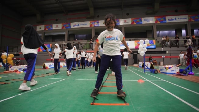 Ferrero Group bersama PBSI (Persatuan Bulu Tangkis Seluruh Indonesia) dan klub bulutangkis ternama PB Jaya Raya menggelar kegiatan Kinder Joy of moving perdana dengan mengadopsi metodologi yang inovatif di Hall Bulu Tangkis PB Jaya Raya Bintaro pada 19 Juni 2024. (Foto: Istimewa)